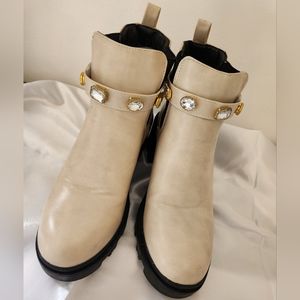 Cream boots, size 8½